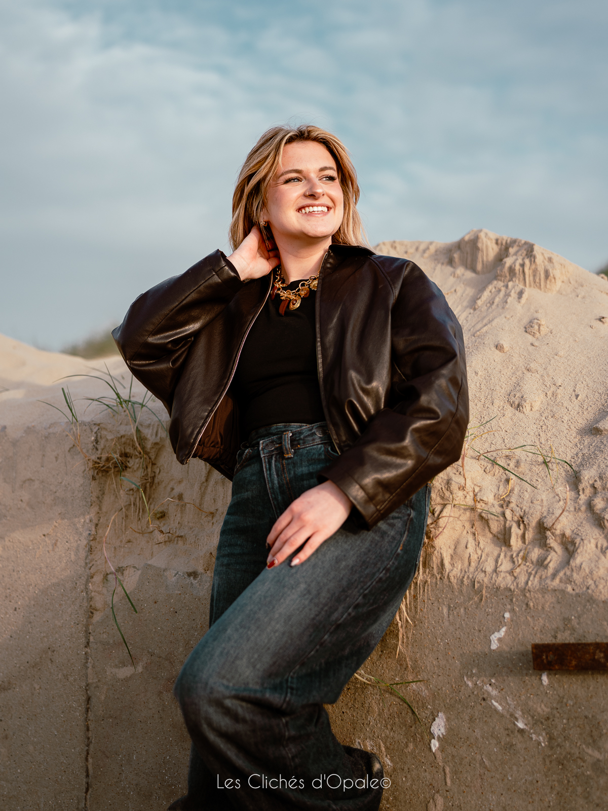 Portrait de Lyzéa dans les dunes de Boulogne-sur-Mer